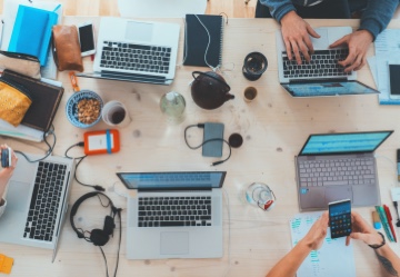 Photo: Collaborate in real-time with team members